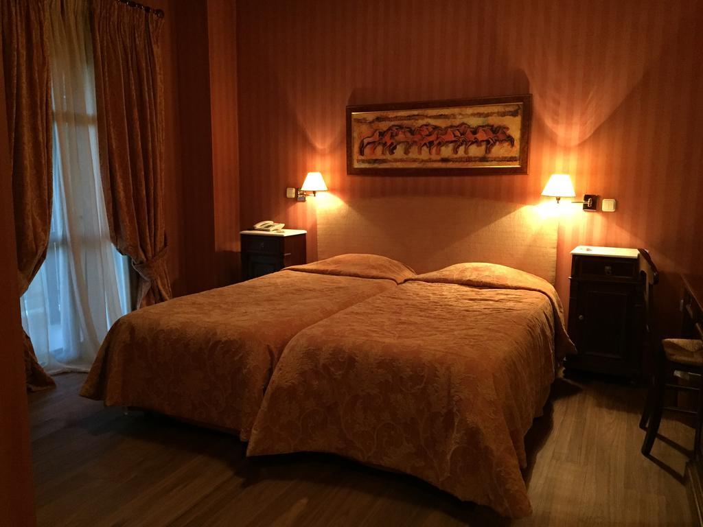 Rocabella Hellinikon Country Hotel Стая снимка