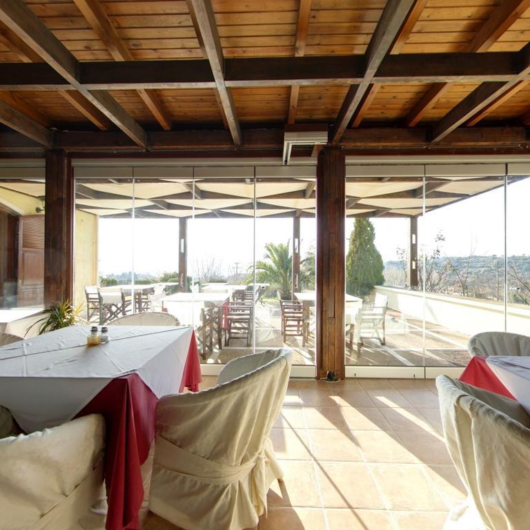 Rocabella Hellinikon Country Hotel Стая снимка